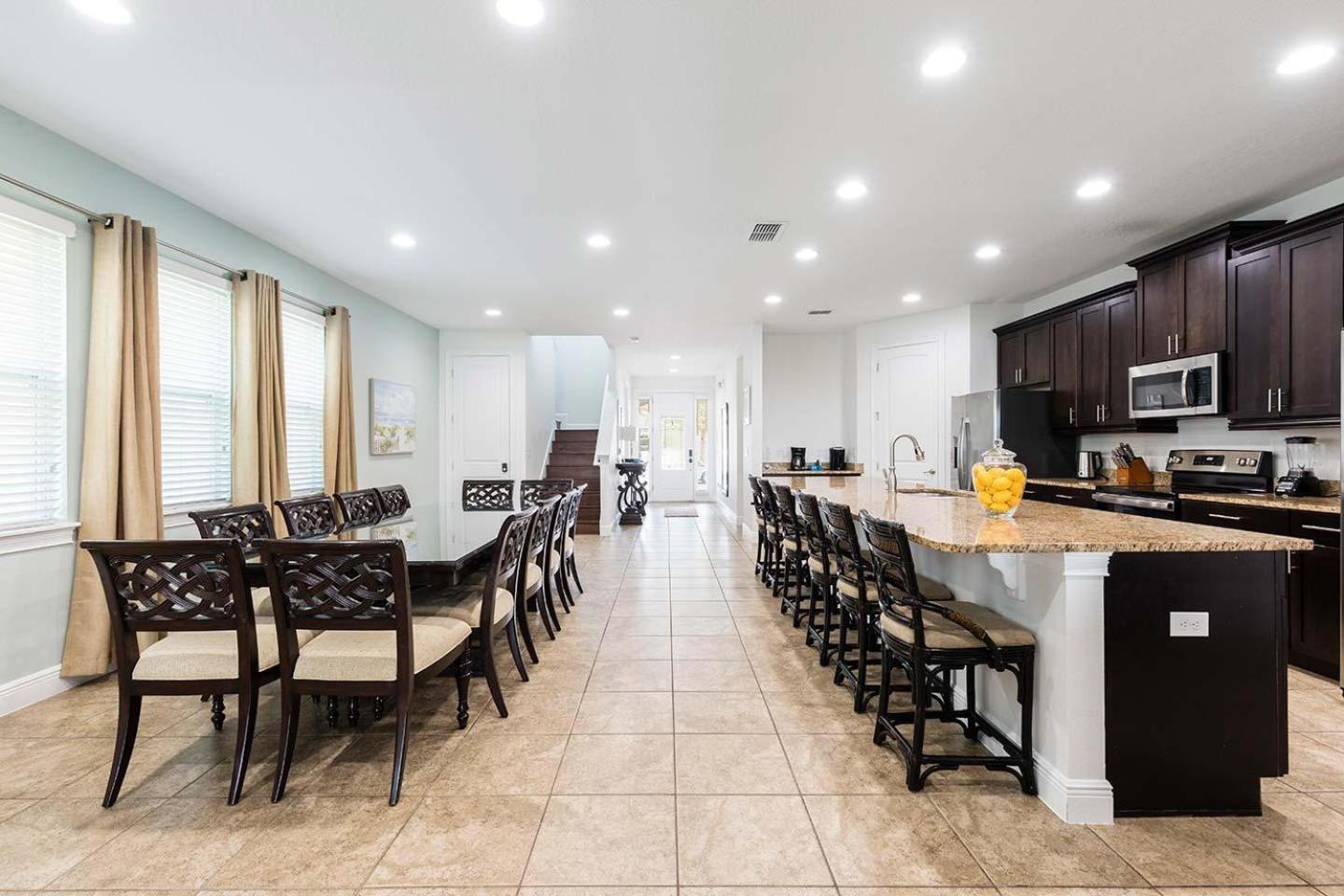 Polished Sleek 9 Bdrm With Backyard Pool At Encore Holiday home *